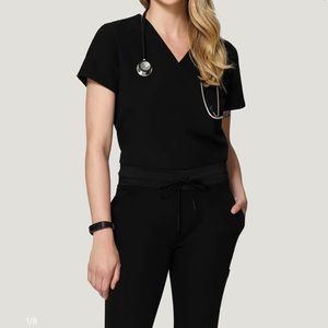 MANDALA SCRUBS ONE POCKET TOP IN BLACK